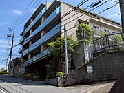 落ち着きのあるタイル貼りの外観。周辺環境と調和した、品のあるマンションです。