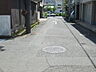 その他：西側前面道路、北から南へ臨む
