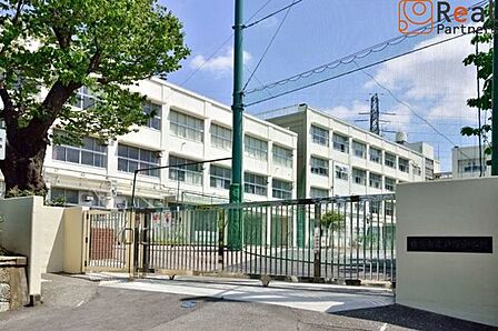 横浜市立戸塚中学校 徒歩6分。 420m