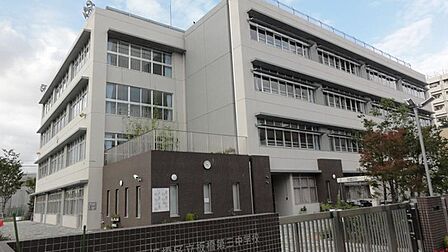 板橋区立板橋第三中学校(392m)