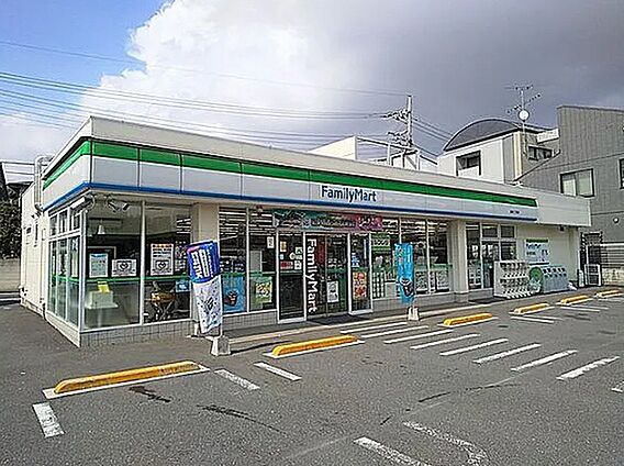 ファミリーマー...