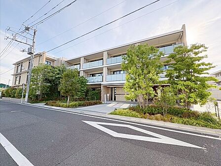 GODDデザイン賞受賞マンションオートロック付き、セキュリティ会社加入済み。