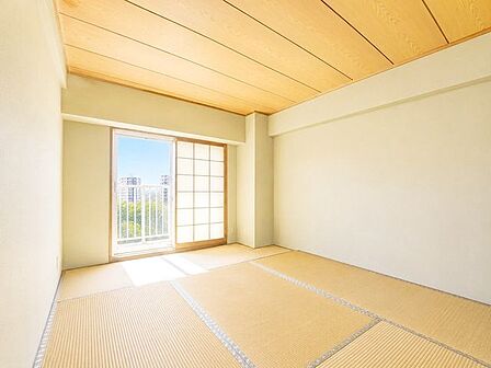 天井高2.5m以上。エアコン2基設置。※AI加工画像につき現状と異なります