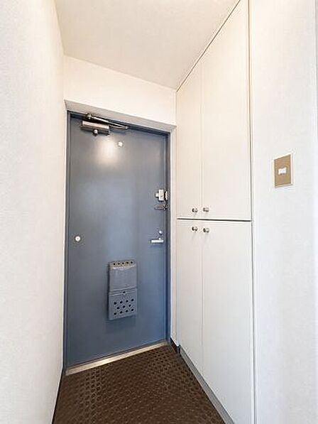 シューズボックスあり。ダブルロックキー採用。※AI加工画像につき現状と異なります