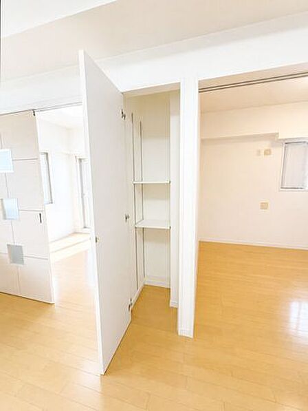 ◆日用品などをすっきり収納できる、使い勝手の良いクローゼット♪※AI加工画像につき現状と異なります