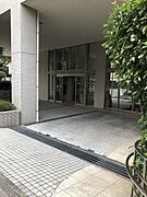 オートロック・車寄せ有り