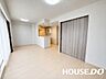 リビング/ダイニング：※本写真は、居住中のお部屋を家具等を除去して加工したイメージです。実際のお部屋とは異なる場合がございます。住んだ際のイメージをしやすくするための参考画像です。