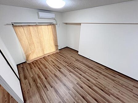 家族団らんの場所としてゆったりと居心地の良いリビングです。