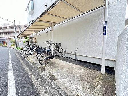 敷地内の駐輪場です。