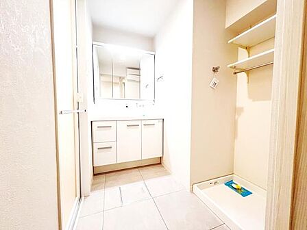 脱衣所は小さなお子様がいるご家庭にも重宝されます。
