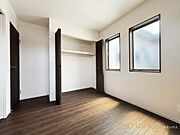 家族の安心を支える子供部屋にもピッタリ明るい洋室
