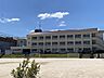 周辺：東広島立西条小学校・制服あり・全校児童数約860名（R6.5月現在）・学級数33学級(R6.5月現在） 1620m
