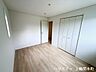 洋室：シンプルな間取りで家具配置のしやすい洋室。