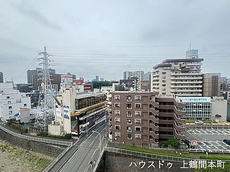 バルコニーから相模原の景色を一望。