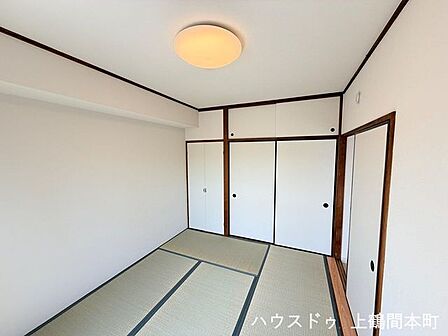 客間としてもくつろぎ空間としても活躍する一室。