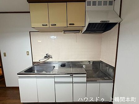 収納が充実しており、調理器具や食器もすっきり整理できます