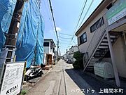 交通量の少ない公道です。