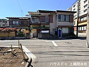 前面道路が広く、来客時の駐車もしやすい嬉しい住環境です。