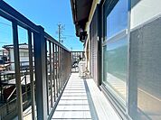 瀬戸市立長根 【バルコニー】お天気のいい日は2階のバルコニーでお布団が干せます。お日さまの香りが疲れた体をあたたかく包み込みます。 1200m