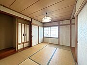 【現況　居室】1階にある約7畳の和室です。押入付きで、寝具や季節物の収納に便利です。