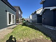 【庭】南向きの庭で日当たりもよく、ガーデニングや家庭菜園を楽しめます。冬の時期は雪捨て場にも最適です。（積雪前撮影）