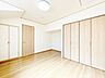 室内：【リフォーム済＿2階　東側洋室】床とクロスの貼替えと、クローゼットを新設いたしました。