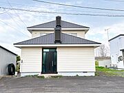 【外観】外壁、屋根は現況ですが写真の通り綺麗な状態です。また、外壁は金属サイディングに張り替えられております。