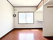 【西側洋室約6帖】