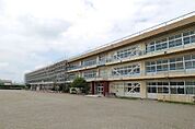 高崎市立吉井小学校 970m