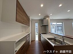 鈴鹿市稲生塩屋:キッチン