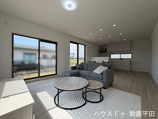 リビング/ダイニング 鈴鹿市白子町　中古一戸建て