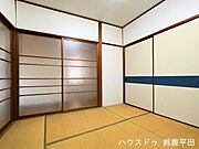 4.5畳：キッチンと南側の居室の間にあるお部屋です。扉を開放して風通し良好◎※家具消し加工をしています。（2026年3月6日撮影）