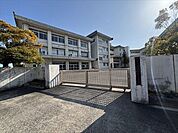 鼓ヶ浦中学校【「白砂青松百選」にも選ばれる鼓ヶ浦海岸を眼前に構える地に創立しました。学校教育目標「信頼と挑戦」めざす学校像「来てよかった、明日も来たい」と思う学校」】 2870m