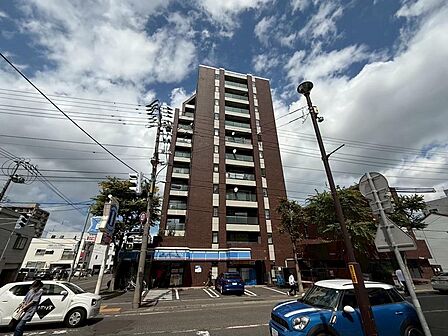 市電「行啓通」駅徒歩４分、地下鉄「幌平橋」駅徒歩１０分のダブルアクセス！