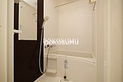 一日の疲れをやさしく癒やす、清潔感あふれるリラックスバス。