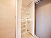 住まいの顔として相応しい、気品とゆとりのあるエントランス。