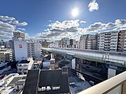 窓の外に広がる開放感。四季の移ろいを感じる景色。