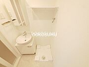 忙しい朝もスムーズに。使いやすさを追求した清潔な洗面空間。