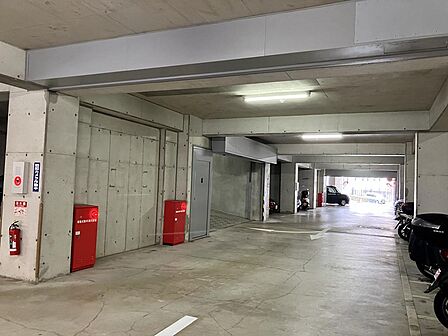 車の出し入れがしやすい自走式駐車場です。