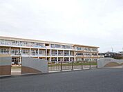 日立市立坂本東小学校（585m）