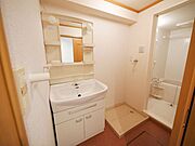 洗面化粧台・洗濯機置き場　※写真は別部屋のものになります。