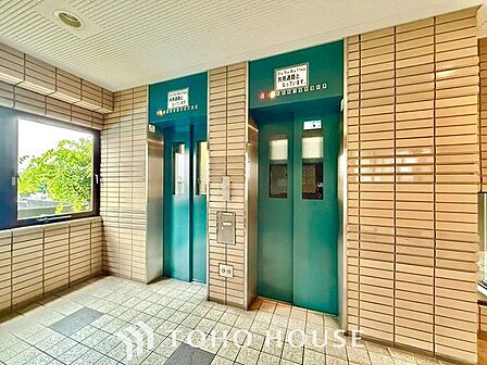 【エレベータ付き物件】重い荷物などがあるときや、お子様をベビーカーで運ぶときなどに大変便利です。足腰の悪い方には欲しい設備です。