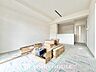 リビング/ダイニング：【快適な住空間】家族の暮らしに思いを馳せて、日常のワンシーンを表現したリビングダイニング。「ホワイトナチュラル」のテイストが、自然体で過ごせる心地良さを生み出しています。