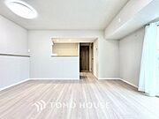 【お家へ帰ろう】ここに住まわれる人にだけに許された専用のエントランス。我が家に帰ってきた安心感を与えてくれる最初のプライベート空間です。