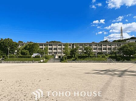 瀬戸市立陶原小学校 徒歩14分。 1050m