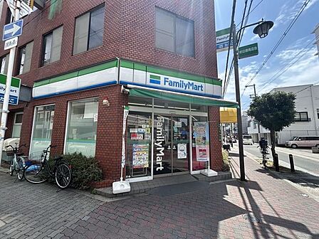 ファミリーマート関目三丁目店 210m