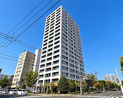 ブリリアタワー近代美術館前