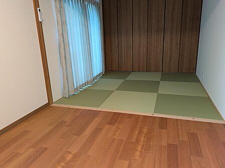 大容量の収納付きの9.7帖の寝室。(4.5帖の畳コーナーを含みます)
