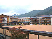八鹿青渓中学校