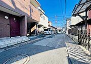 前面道路の日当たりの良い明るいお家。